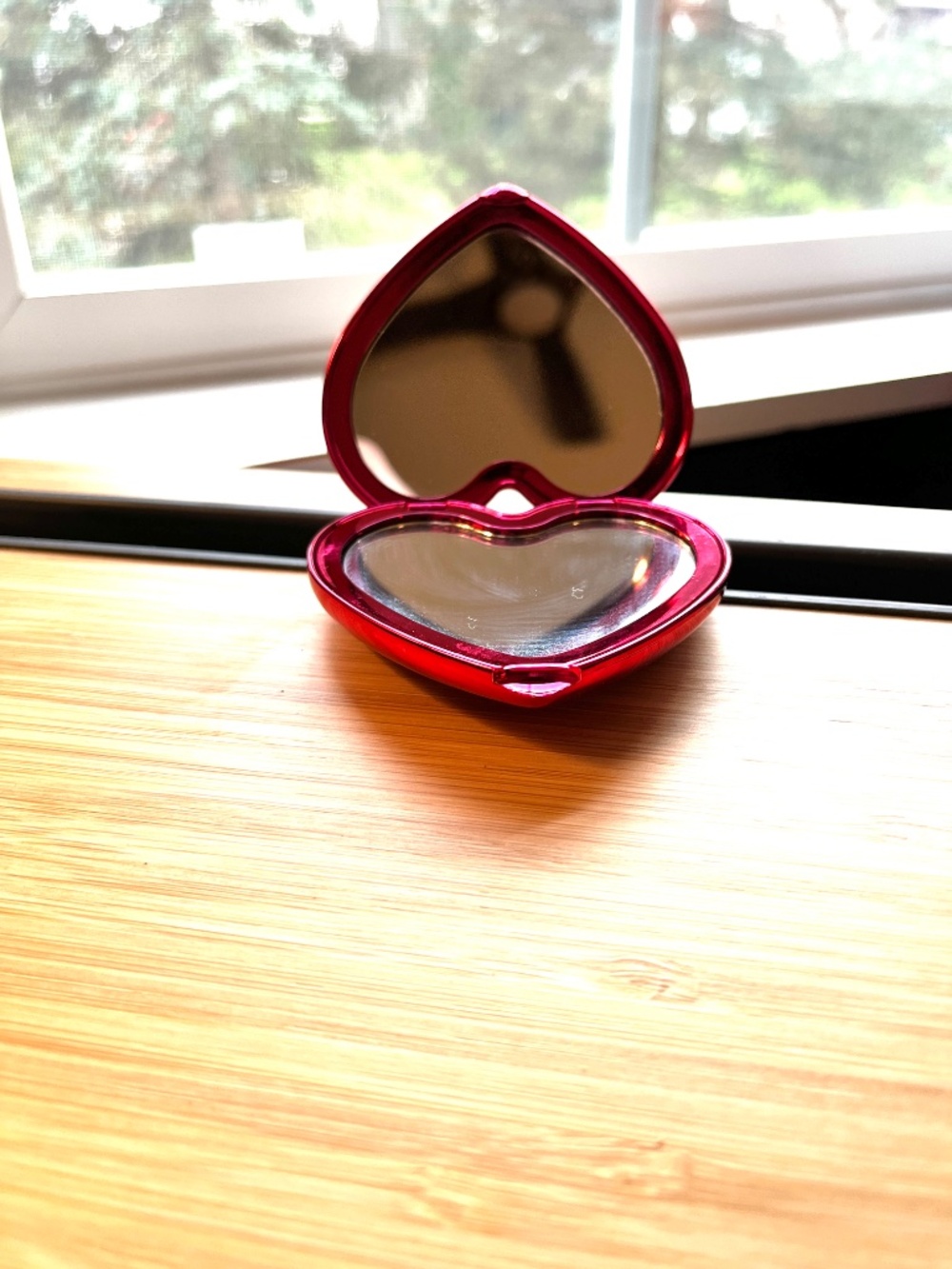 Lancome Limited Edition Shiny Hot Pink Heart Double Mirror Compact - Picture 11 of 11